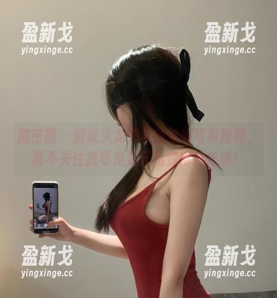 微密圈 - 别说火龙果羊的学姐写真抢眼，再不关注我可是要开始变得自信哦！