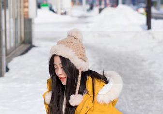 爱蜜社 – 风吹海浪，黄歆苑的海边全套图包记录了一天的放空