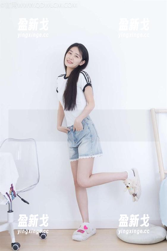 物恋传媒-佳琪 物恋传媒 - 佳琪说:无圣光写真里,青春的色彩比口红还要鲜艳!