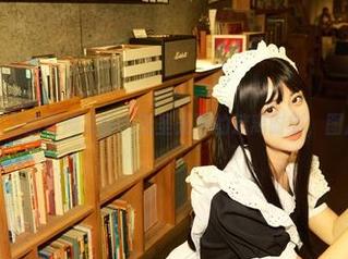 白莉爱吃巧克力的蕾姆女仆：无圣光下的迷离时刻，图片让人瞩目。