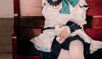 白莉爱吃巧克力化身打工女仆合集，每一张都是无声的叹息