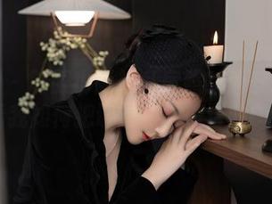 秀人网 – 制服也能拍私房照？唐安琪表示：看我如何把课堂搬上舞台的Cool!