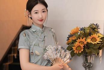 秀人网 – 王伊纯的在线套装图集，要是我有她的搭配天赋，该多好！