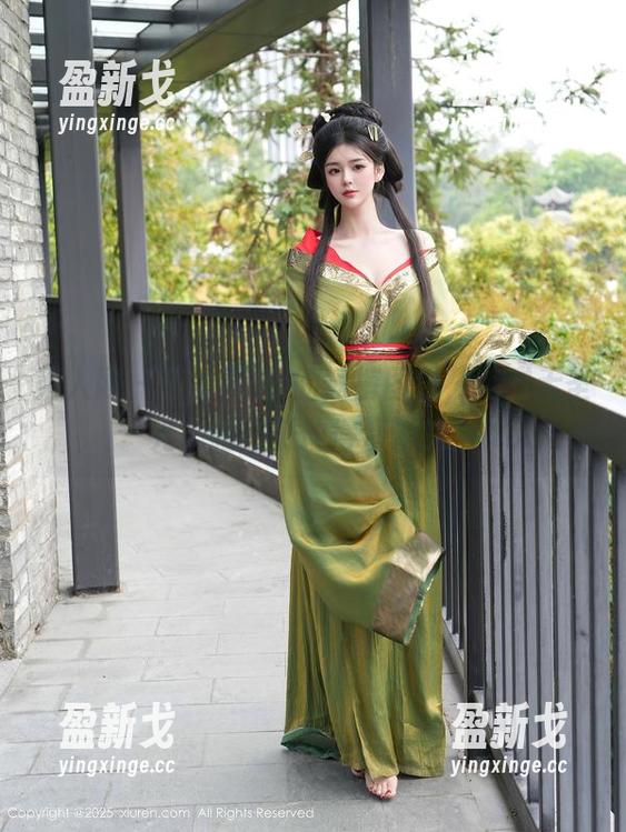 秀人网-芭比KIKI 秀人网 - 芭比KIKI的短裤图包,绝对无圣光,脑袋瓜动得溜溜的!