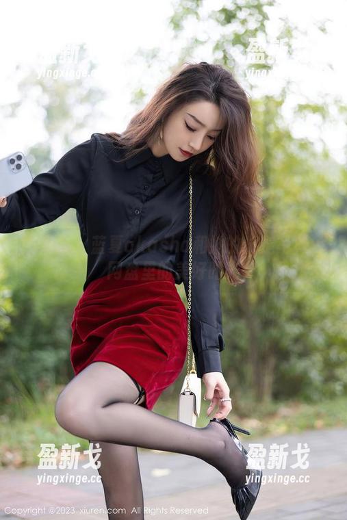 秀人网 - 蓝夏akasha和她的长腿写真：网盘里的美好时光