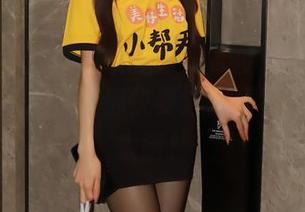 秀人网 – 这就是软糖爱喝奶的可爱姿态！看这图片，资源都快要溢出屏幕了，实在太萌！