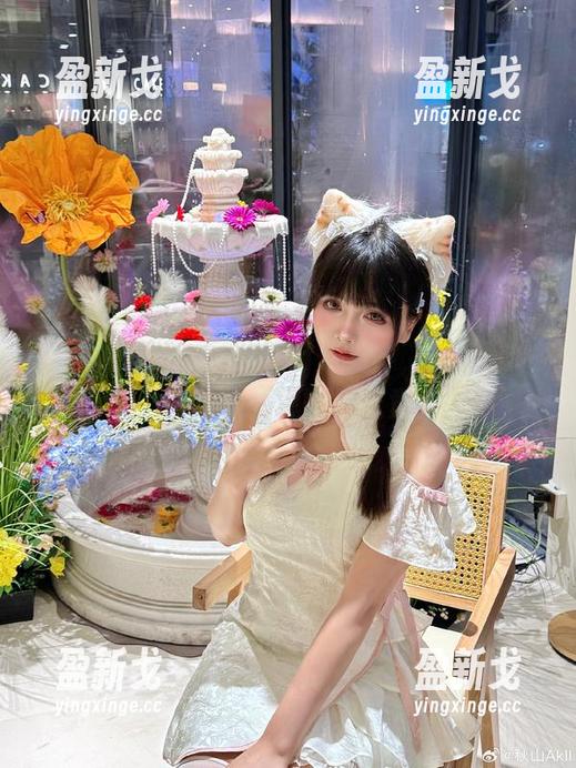 秋山AkI 秋山AkI的万圣节:万千鬼影,唯有这个写真让人想一探究竟