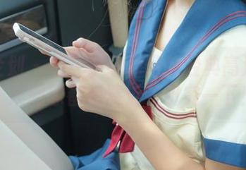 紧急企划 – 看！小恩的网球经典高清作品，连网球都想凑近来研究一下！
