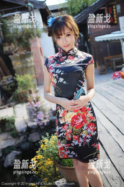 美媛馆-唐琪儿il 美媛馆 - 这红裙与唐琪儿il的搭配,值得一玩的美图,总觉得能再挖掘出更多的资源。
