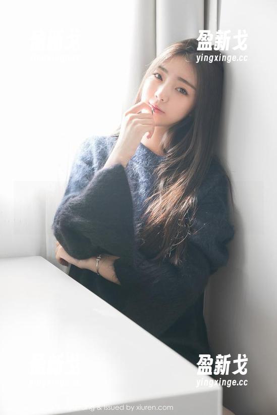 花漾show-方子萱 花漾show - 方子萱的美腿原图精选,明明走在街上却像在T台!