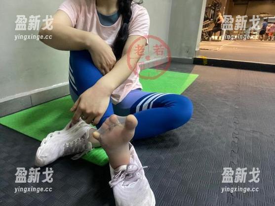 微密圈 - 在线跟随若若老师，灰丝写真带你体验不一样的‘丝’滑人生！