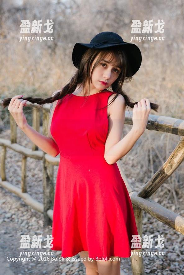 菠萝社 - 穿上空姐制服，柳侑绮Sevenbaby的写真让我想起机场小吃了…