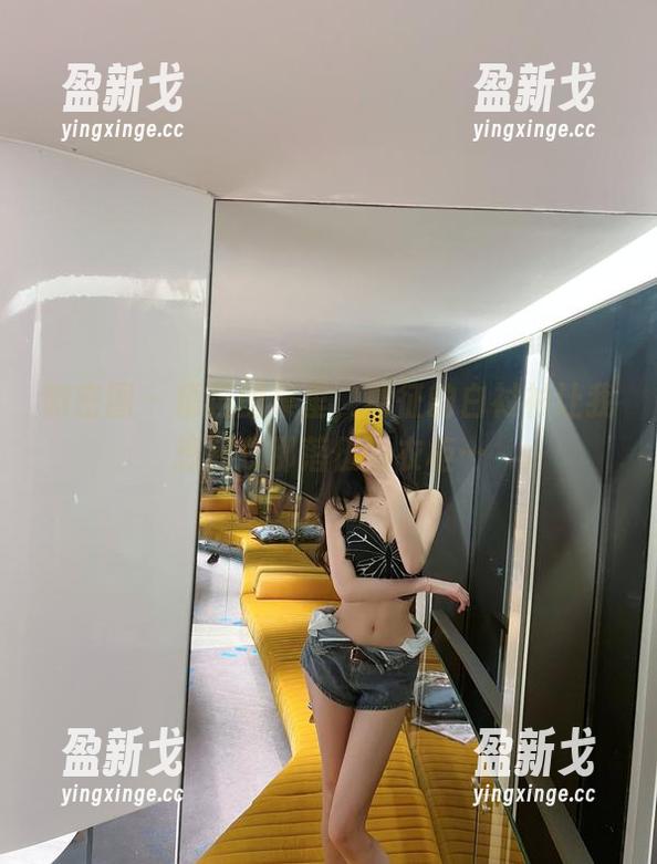 葛征 微密圈 - 精选图集里,葛征的白衬衫让我想起我那落伍的衣柜…