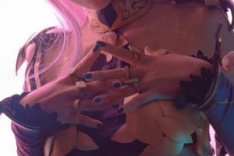 你看蓝小沂KiKi的这组写真，就问你被幽灵鲨的气场震撼到了吗？原图也太好看了吧！