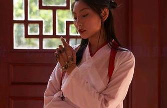 蜜桃社 – 一秒钟内，E杯奶茶修女的原图让我想歪了