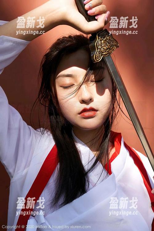 蜜桃社 - 美绪和她的无圣光裸足：让脚趾头来一场强烈的聚会！