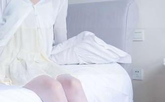 袜啵啵 – 每一双都值得深究—稚予黑色小腿袜写真全集。