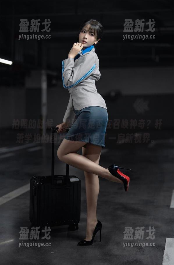 拍照的时候，双马尾是否在召唤神奇？轩萧学姐的图片就像开启了一扇新视界。