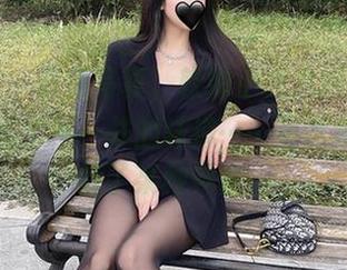 微密圈 – 最新写真，软妹小九九把肉丝蓝高跟穿出了不一样的味道……虽然我还是想起了某种零食。