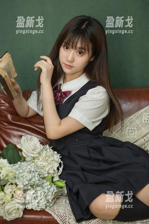 不知梦里，镜酱的每一页图册都值得细细品味一下。