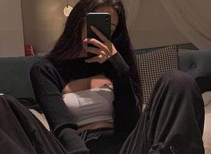 微密圈 – 陈佩奇的女王姿态，从图包中散发出来，懒散又令人心痒，不知哪里来的小心机呢？
