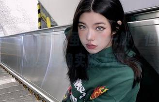 微密圈 – 高清写真虽然不一般，但陈佩奇的臭脚确实够大胆。