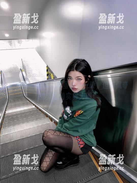 微密圈 - 高清写真虽然不一般，但陈佩奇的臭脚确实够大胆。