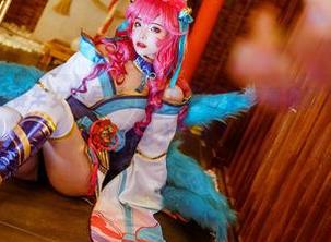 雯妹不讲道理的赛车女郎写真，图库里静静等着你欣赏，难不成这个组合也太吸引？