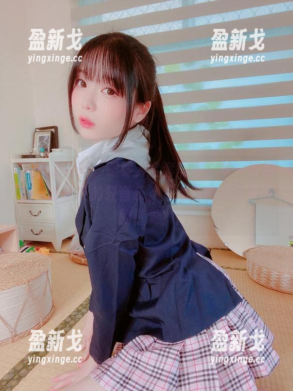 霜月shimo，眼镜，全套写真，每一帧都是一首俏皮的轻音乐，怎么有种想轻声哼的感觉？