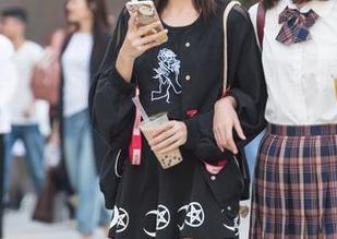 魔镜街拍 – 天天见肉丝，在线美图让婷婷在寒风中堪比冰雪女王！