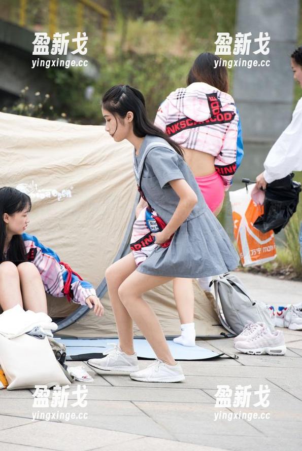 季节变了，魔镜街拍无圣光的套图让“那个女人”之于我的心像空气般难以捕捉。
