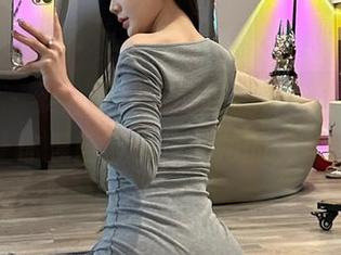 微密圈 – 黎允熙穿着绿色漏背裙，拍出一张会让你想自己也是主角的免费照片。