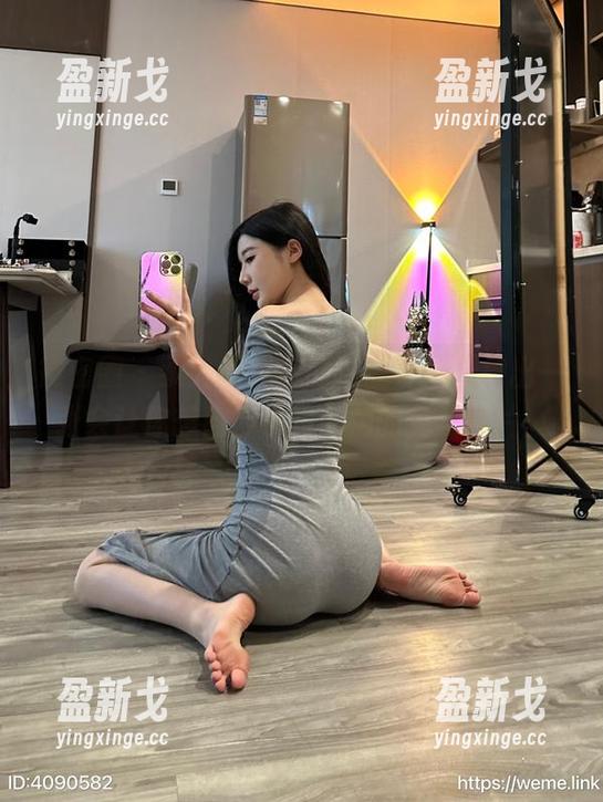 微密圈 - 黎允熙穿着绿色漏背裙，拍出一张会让你想自己也是主角的免费照片。