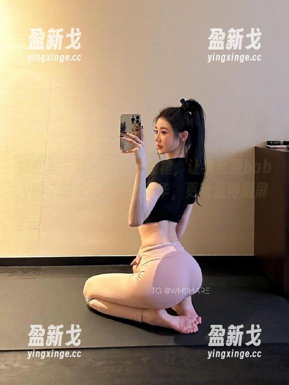 微密圈 - 这一套黑丝睡裙，让黎允熙baby的“睡衣风”直接升华，更新值得刷屏啊。