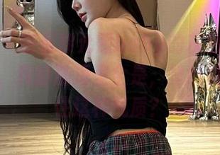 微密圈 – 在看黎允熙baby的灰色后妈裙写真时，我的脑海里全是，壁纸能不能抓住这种气质？